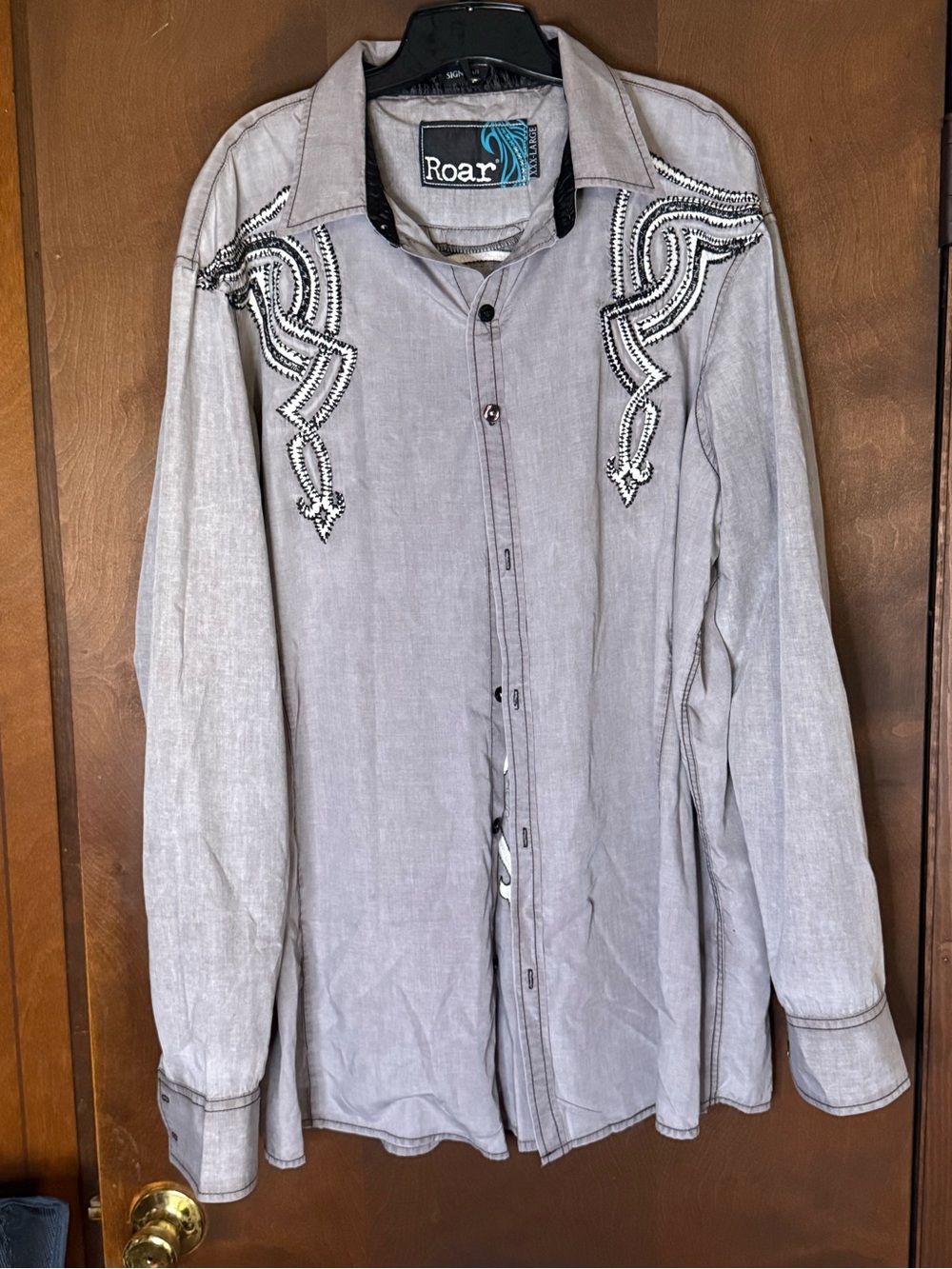 Roar Men's Light Gray Embroidered Casual Button-Down Shirt